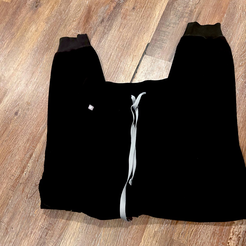 Figs Zamora style jogger scrubs size Small black with grey ties